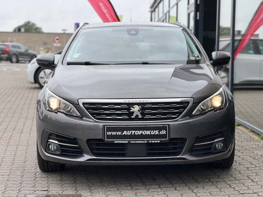 Peugeot 308 BlueHDi 130 Selection Sky SW - St.car