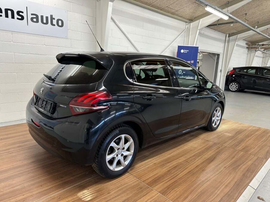 Peugeot 208 BlueHDi 100 Envy - Halvkombi